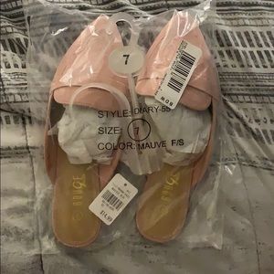 Women’s size 7 Flats/Sandals